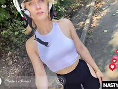 Grosse bite, Blonde, Sucer une bite, Mignonne, Hd, De plein air, Public, Allumeuse
