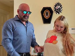 Much Older Boyfriend Meets the Parents on Thanksgiving - Skylar Vox