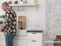 In den arsch, Schlampe, Blasen, Braunhaarige, Aufs gesicht abspritzen, Muschi, Jungendliche (18+), Titten