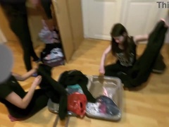 Amateur, Brunette brune, Poupée, Famille, Groupe, Fait maison, Adolescente, Plan cul à trois