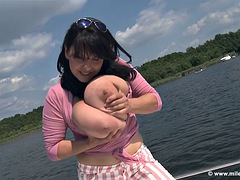 Любители, Толстушки, Большие сиськи, Брюнетки, Милф, Соски, На публике, Соло