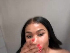 Amateur, Cul, Gros cul, Plantureuse, Doigter, Nue  à poil, Public, Chatte