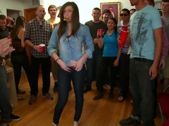 デカ尻, 茶髪の, 手コキする, ハードコア, ラティーナ, レズビアン, パーティ, 馬乗り