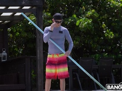 素人, フェラチオ, 口内発射, イく瞬間, 黒人, プール, 馬乗り, ゴックンする