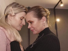 18 летние, Постарше, Поцелуи, Лизание, Зрелые, Милф, Киски, Секретарша