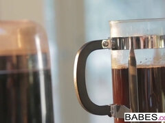 Peta Jensen and Damon Dice finger and toy their way to a hot morning orgasm