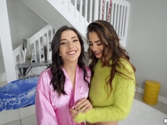 Leie, Arsch, Tussi, Latina, Natürlichen titten, Pov, Flotter dreier, Titten