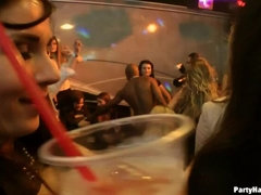 素人, 着衣女と全裸男, 衣服着たままセックス, 気狂い, グループ, 下着, パーティ, オッパイの