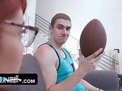 フェラチオ, 着衣女と全裸男, なめる, 小柄, オマンコ, 赤毛, 叫ぶ, ティーン