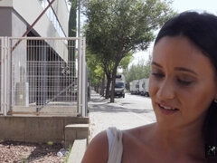 Gros seins, Brunette brune, Plantureuse, Hard, Seins naturels, De plein air, Pov, Réalité