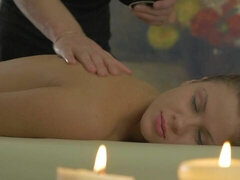 Sucer une bite, Brunette brune, En levrette, Massage, Seins naturels, Maigrichonne, Adolescente, Nénés