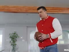 Américain, Gros cul, Sucer une bite, Tromperie, Interracial, Seins naturels, Piercing, Fessée