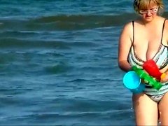 Playa, Abuelita, Enorme, Maduro, Madres para coger, Pezones, Espía, Voyeur