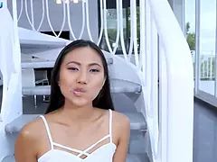 Asiatique, Grosse bite, Sucer une bite, Brunette brune, Gorge profonde, Hd, Interracial, Nénés