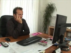 Américain, Cul, Sucer une bite, Brunette brune, Queue, Grosse, Secrétaire, Jarretelles