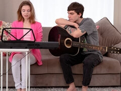 Enthousiasteling, Anaal, Pijpbeurt, Sperma in mond, Hondjeshouding, Natuurlijke tieten, Kort haar, Tieten likken