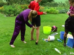 Pelea de gatas, Satén, Secretaria, Mojado