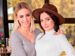 Enthousiasteling, Grote lul, Hondjeshouding, 1 man 2 vrouwen, Hardcore, Natuurlijke tieten, Mager, Tiener