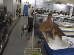 Blasen, Braunhaarige, Hundestellung, Aufs gesicht abspritzen, Öffentlich, Muschi, Spanner