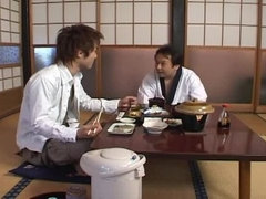 デカパイ, 日本人, 公共