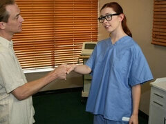 Grote kont, Handbeurt, Likken, Masturbatie, Verpleegster, Roodharige vrouw, Mager, Tiener