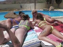 Grosse bite, Éjaculation interne, Groupe, Mature, Fête, Tatouage, Branlette espagnole, Pute