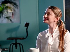 Brunette, Cougar, Lesbian, Mom, Pussy, Screaming, Stepmom, Wet