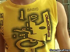 Tetona, Checa, Abuelita, Maduro, Mamá, Montar, Gritar, Trio