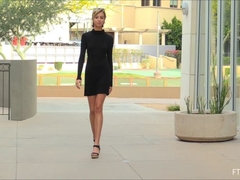 Anal, Robe, Doigter, Pénétrer avec le poing, Masturbation, Orgasme, Public, Solo