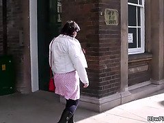 Blasen, Braunhaarige, Geile alte tussi, Kehlenfick, Masturbation, Milf, Mutti, Öffentlich