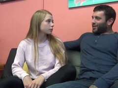 Grosse titten, Braunhaarige, Papi, Kehlenfick, Handjob, Hd, Strümpfe, Tätowierung