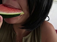 Duits, Harig, Japaans, Moeder die ik wil neuken, Natuurlijke tieten, Softcore pornografie, Stiefmoeder, Tieten likken