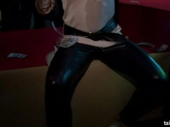 Брюнетки, В одежде, Член, Поцелуи, Лизание, Вечеринка, Киски, Атлас