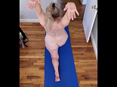 Sexy mature Vee does nude yoga!