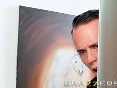 Dirty Milf Brooklyn Chase bounces on the washing machine