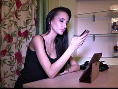 Sucer une bite, Brunette brune, Cocu, Masturbation, Chatte, Rasée, Adolescente, Nénés