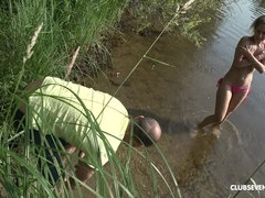 Минет, Брюнетки, В клубе, Секс без цензуры, На публике, Бритые, Молоденькие, Сиськи