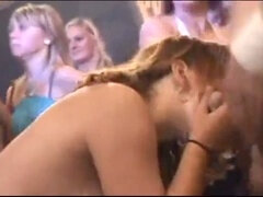 フェラチオ, 着衣女と全裸男, チェコ, ヨーロピアン, 顔射, グループ, 手コキする