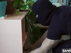 Большая жопа, Большие сиськи, Брюнетки, Семяизвержение, Глубокая глотка, Волосатые, От первого лица, Душ