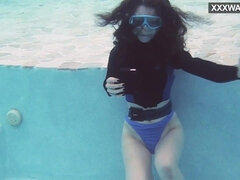 18 años, Amateur, Morena, Piscina, Público, Adolescente, Apretado, Bajo el agua