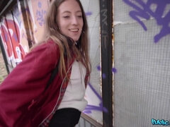 Kreng, Pijpbeurt, Geld, Natuurlijke tieten, Buiten, Openbaar, Roodharige vrouw, Tieten likken