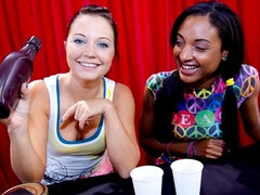 Большой член, Брюнетки, Игры, Ласковые ручки, Лизание, Мастурбация, Вечеринка, Короткая стрижка