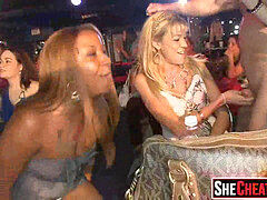 18 jahre, Leie, Schwarz, Blasen, Cfnm, Verein, Weibliche domination, Orgie