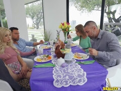 Красотки, Большие сиськи, Грудастые, Колледж, Порнозвезда, Реалити, Втроем, Сиськи