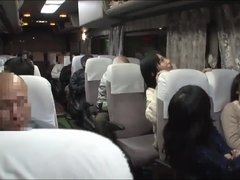アジア人, バス, 中出し, 手コキする, ハードコア, 日本人, 公共, おもらし