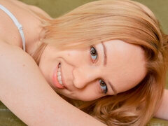 Leie, Blondine, Masturbation, Rotschopf, Rasiert, Solo, Entkleiden, Jungendliche (18+)