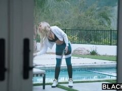 Grosse bite, Blonde, En levrette, Faciale, Première fois, Énorme, Interracial, Chatte