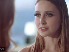 Grote mammen, Blond, Pijpbeurt, 1 man 2 vrouwen, Ondergoed, Klein, Trio, Tieten likken