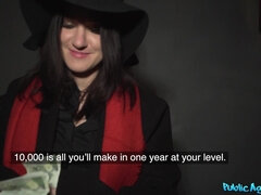 Mamada, Corrida, Checa, Estilo perrito, Tetas naturales, Al aire libre, Pov, Público