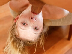 18, デカパイ, ブロンド, フェラチオ, 手コキする, なめる, オナニー, ガリガリ